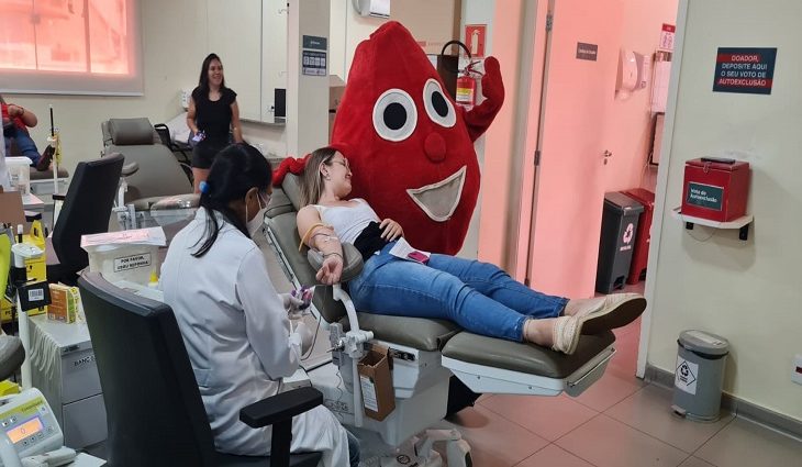 Hemosul completa 34 anos: Zé Sanguinho faz a festa com doadores e funcionários