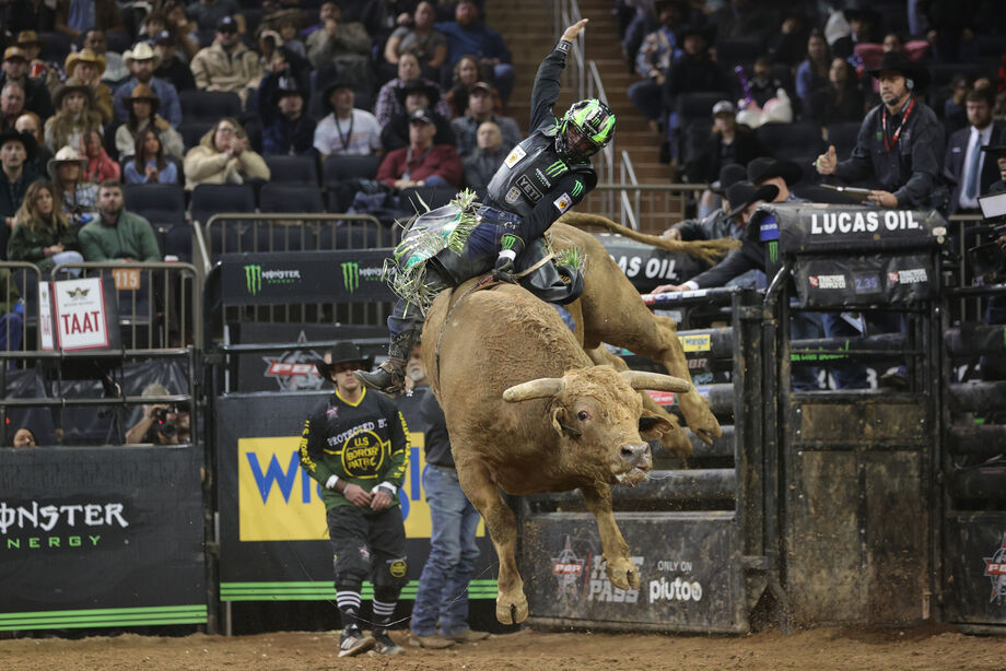 José Vitor Leme montando Cliff Hanger na Final em New York City