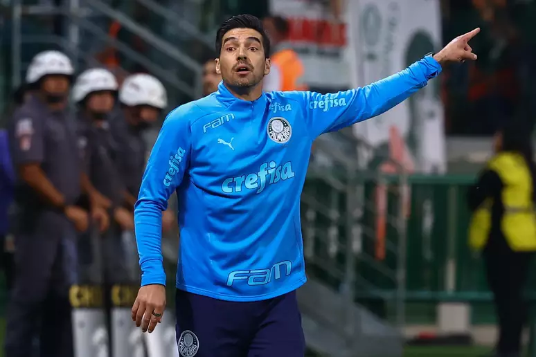 Abel Ferreira leva seis cartões para cada título conquistado pelo Palmeiras
