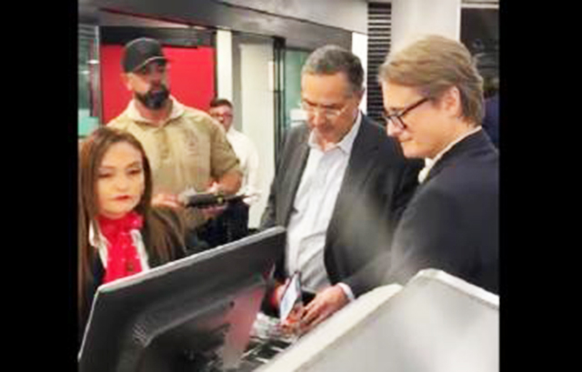 Ministro Barroso no aeroporto