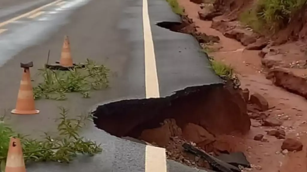 Defesa Civil alerta para erosão na MS-320 e pede atenção aos motoristas
