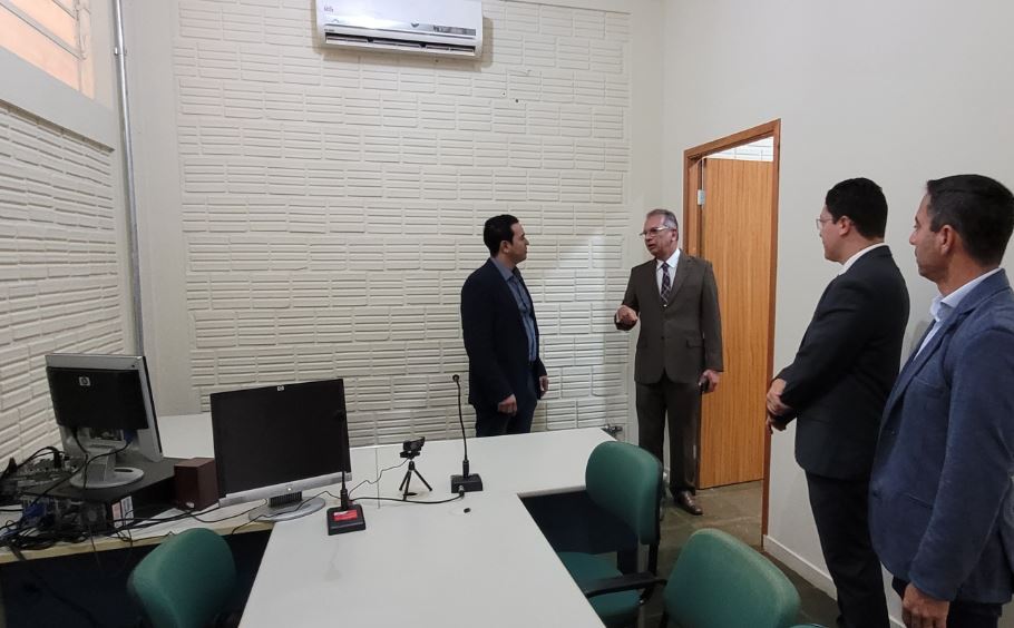 O presidente do Tribunal de Justiça de Mato Grosso do Sul, desembargador Carlos Eduardo Contar, na manhã desta terça-feira (24), entregou à população de Selvíria, a Unidade de Apoio à Justiça