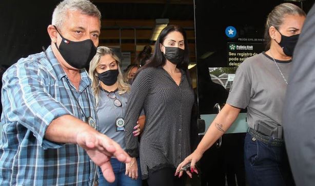 Monique Medeiros responde na Justiça pela morte do filho Henry Borel