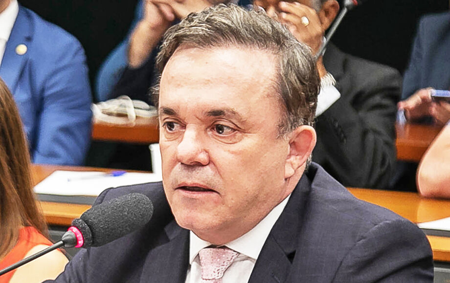 Aos 61 anos, Vander equilibra agenda política e cuidados com a saúde após descoberta de câncer em fase inicial.