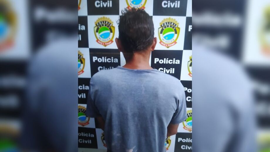 Suspeito foi preso em flagrante.