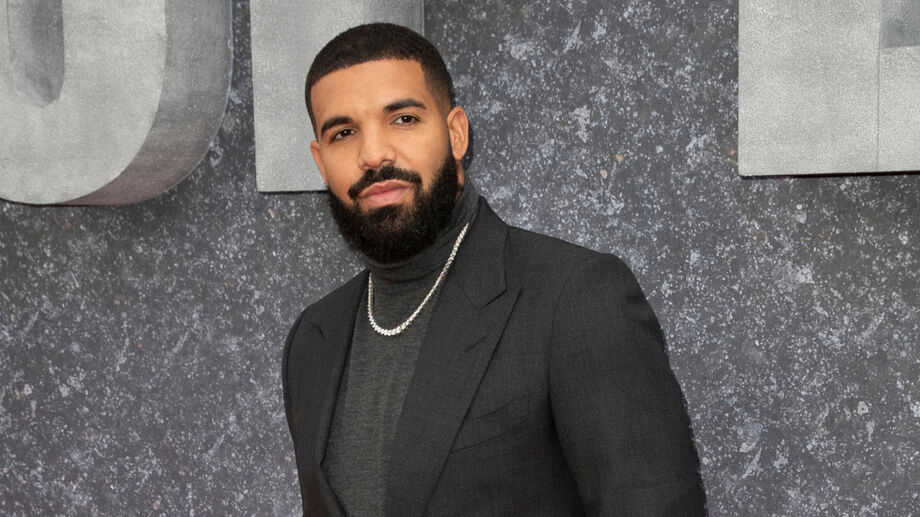 Drake faz show depois de cinco anos e anuncia novas músicas