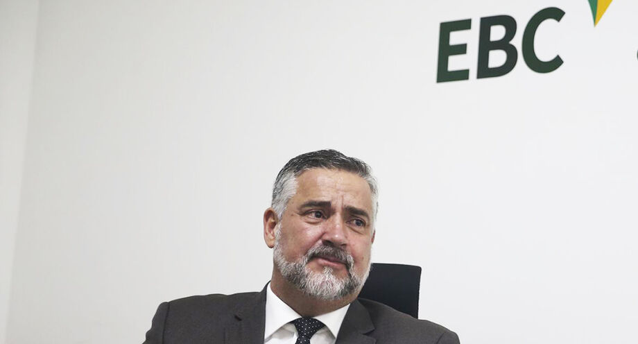 O ministro Paulo Pimenta