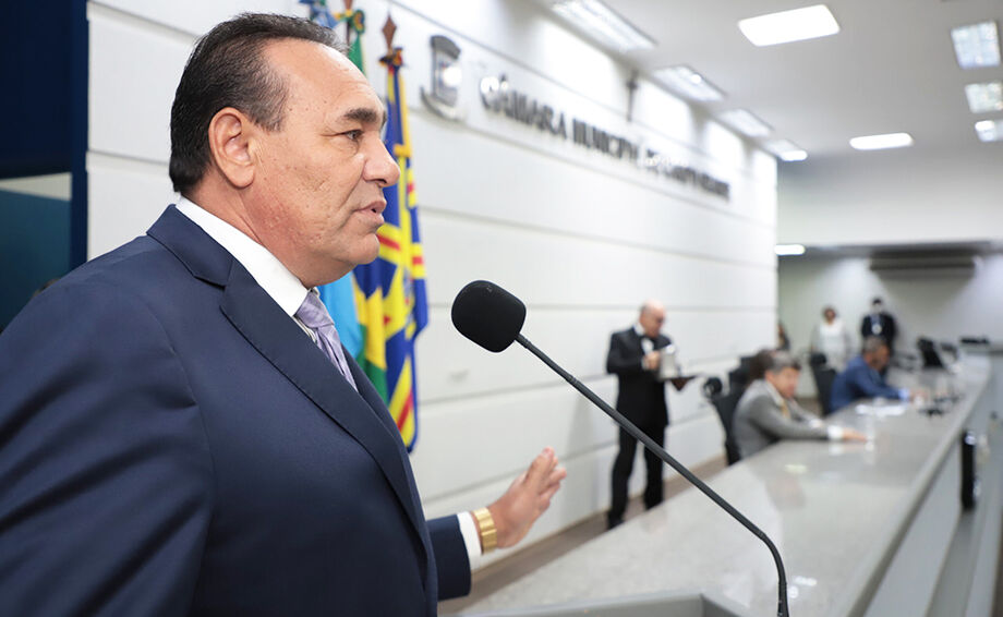 Carlão discursando