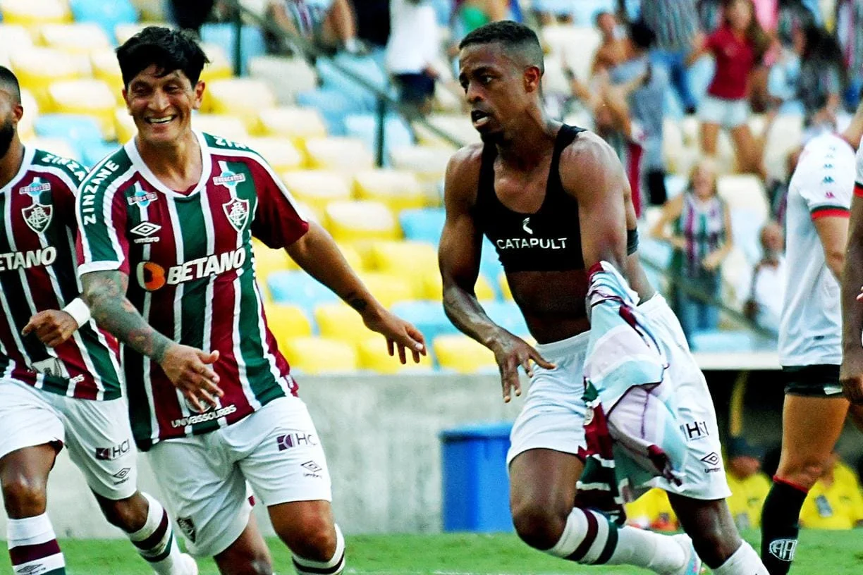 Keno comemora gol pelo Fluminense