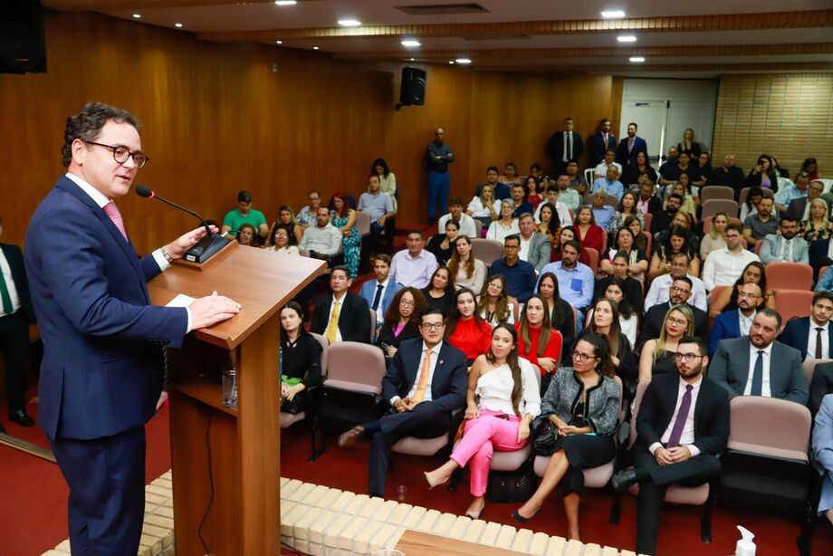 Presidente da OAB/MS Bitto Pereira deixou uma mensagem de esperança para os novos advogados