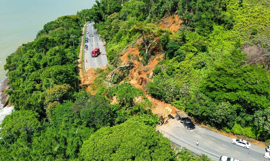 Áreas afetadas pelas fortes chuvas e desabamentos no litoral paulista