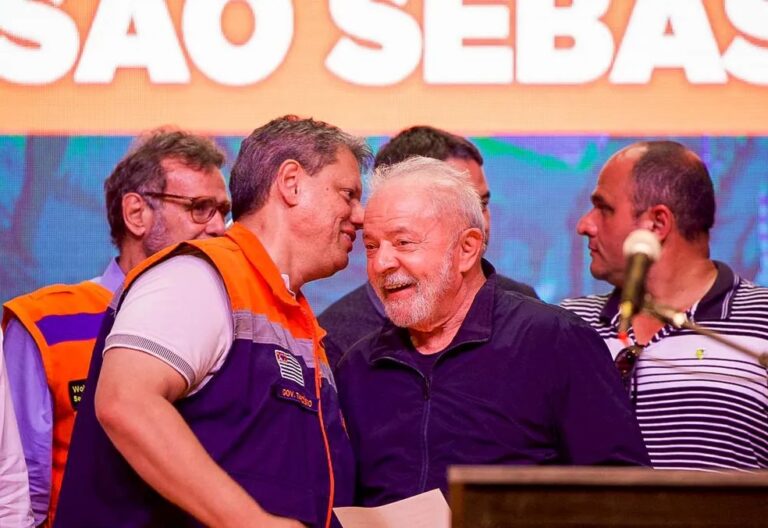 Tarcísio de Freitas (Republicanos) e Luiz Inácio Lula da Silva (PT)
