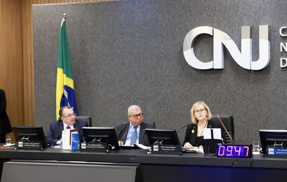 Karmouche toma posse como representante da OAB no CNJ em primeira sessão de 2023
