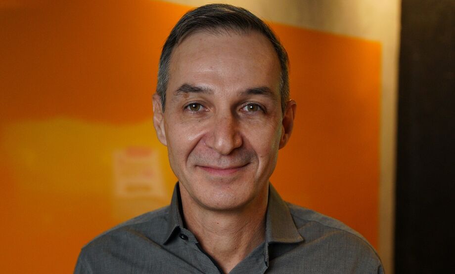 O otorrinolaringologista Pedro Ricardo Dias alerta que qualquer alteração vocal deve ser investigada e que cuidados simples no dia a dia podem fazer toda a diferença.