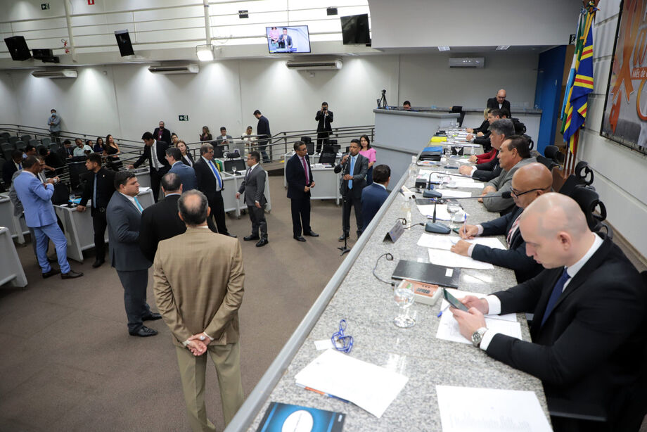 Vereadores analisam veto do Executivo e outros quatro projetos na sessão de terça-feira