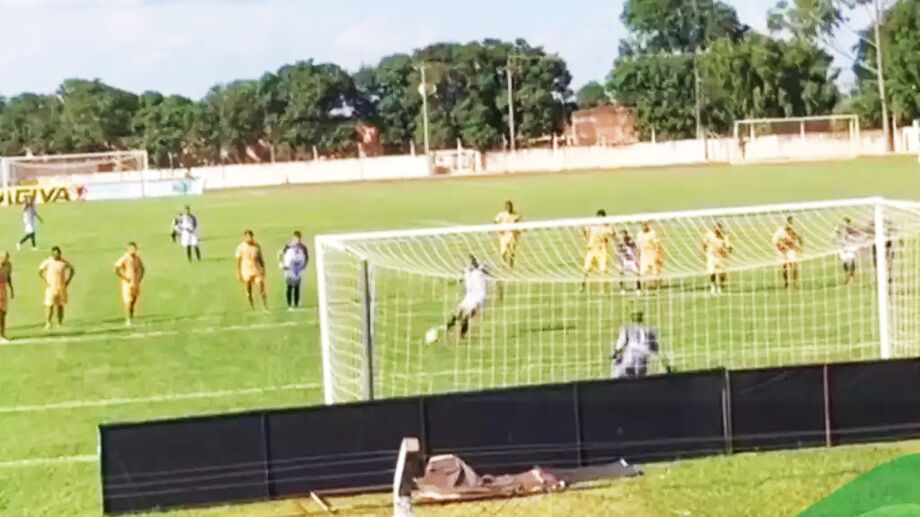 Gol de pênalti garantiu vitória da partida