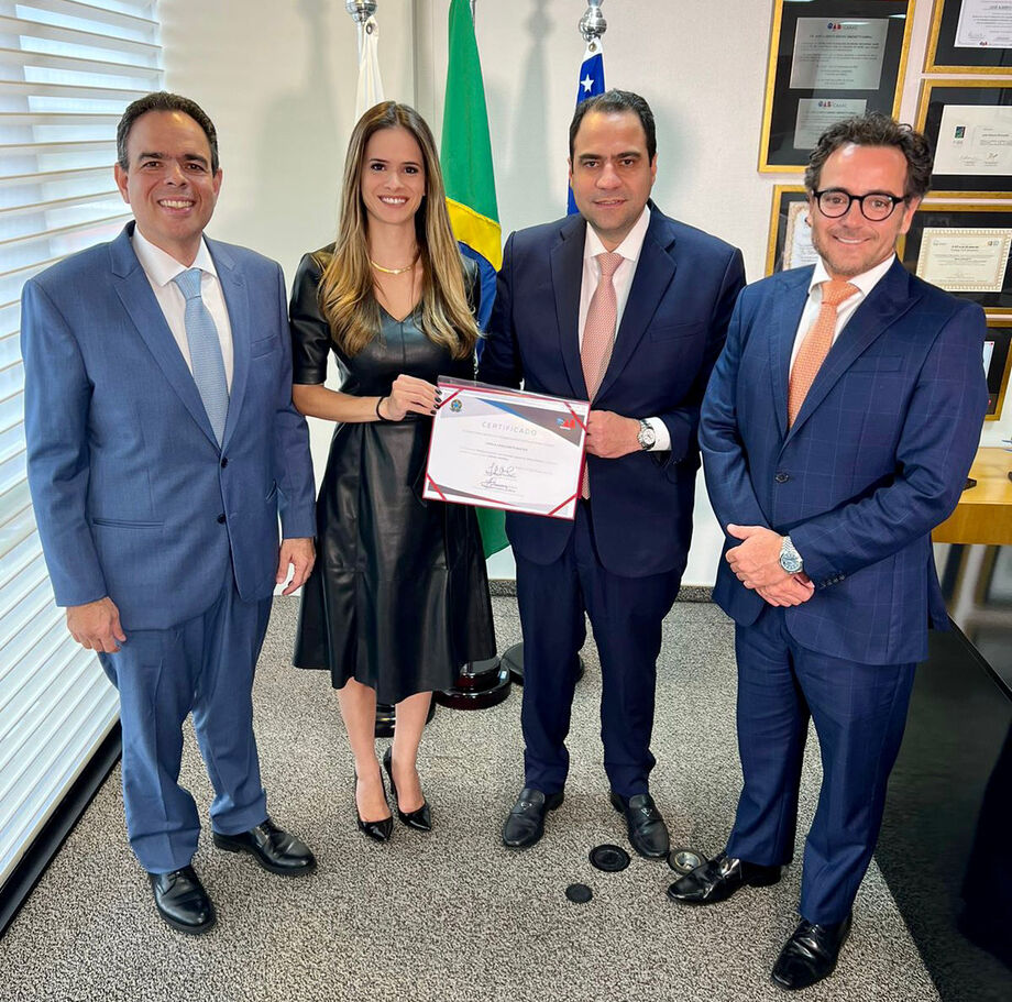 O presidente da Seccional de Mato Grosso do Sul, Bitto Pereira, parabenizou Camila Bastos e destacou sua expertise e experiência na área