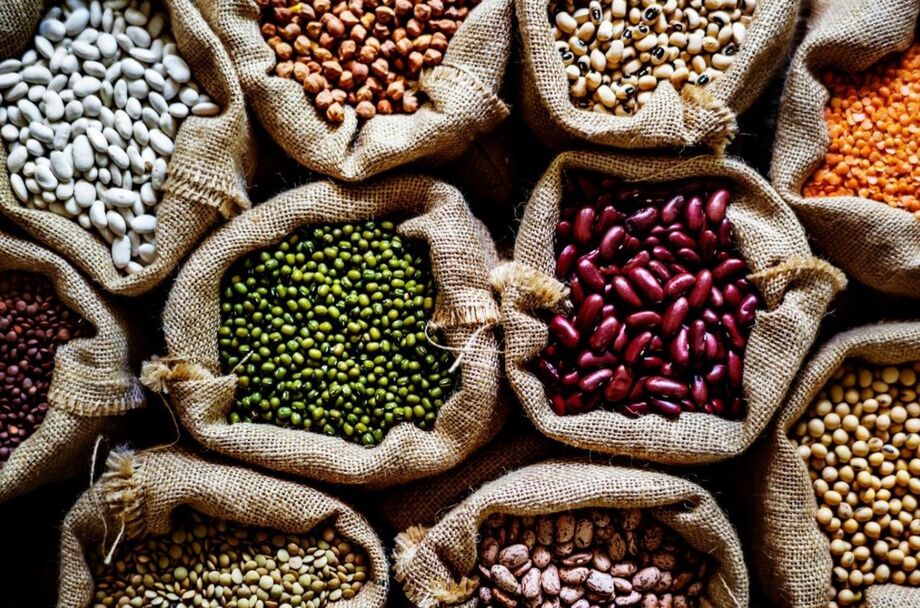 Para estimular o consumo de alimentos saudáveis, a Organização das Nações Unidas criou o Dia Mundial das Leguminosas, celebrado em 10 de fevereiro, para destacar a importância desses grãos na alimentação