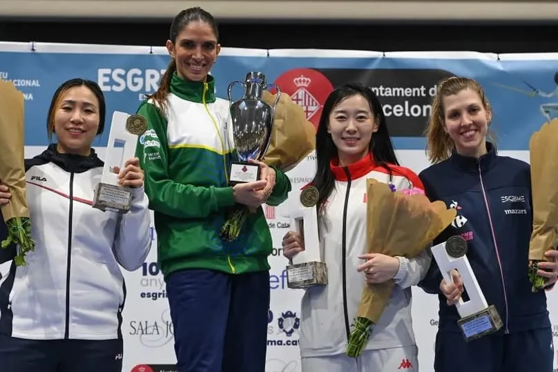 Nathalie Moellhausen é campeã na Copa do Mundo de esgrima de Barcelona