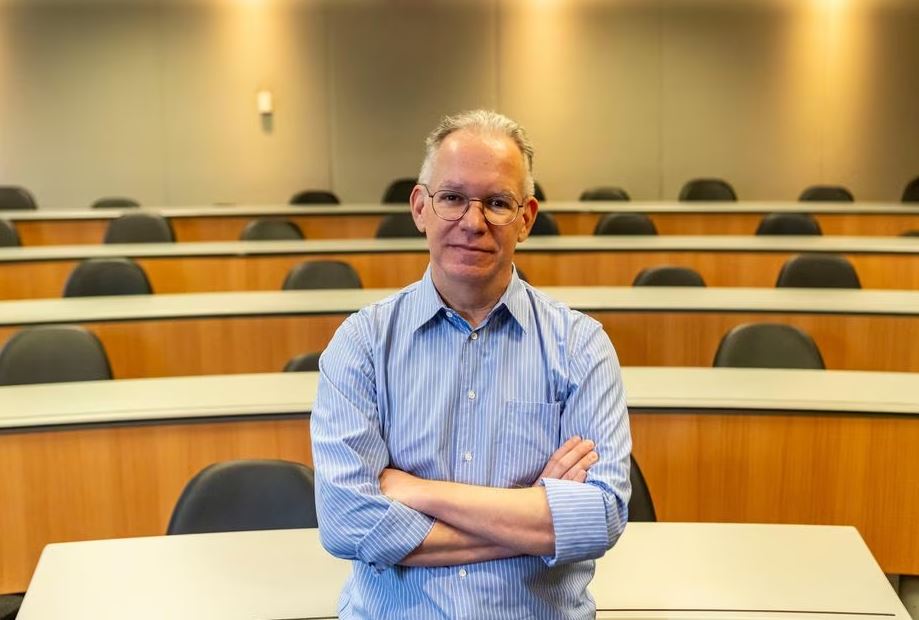 Insper precisa desenvolver pesquisa também nas áreas de engenharia, direito e ciência da computação, segundo Knobel