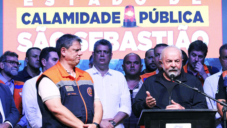 Lula ao lado de Tarcísio de Freitas