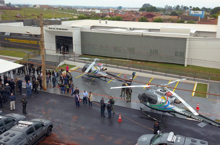 O governador Eduardo Riedel participa nesta sexta-feira da troca de comando do DOF (Departamento de Operações de Fronteira), na sede em Dourados.