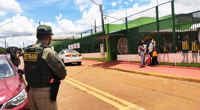 lém das ações desenvolvidas pelas equipes de Educação de Trânsito, o setor de Fiscalização do Detran-MS também vem realizando ações nas escolas em alguns municípios