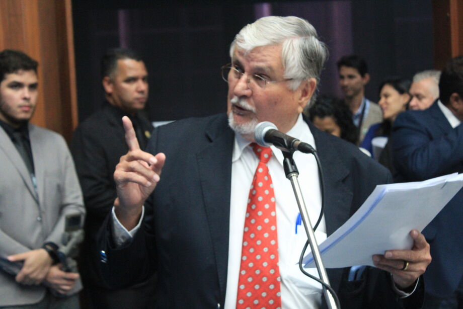Na temática ambiental, o parlamentar já solicitou do Governo do Estado explicações com relação a medidas que estão sendo tomadas para combater a turbidez dos rios situados na região de Bonito e Bodoquena