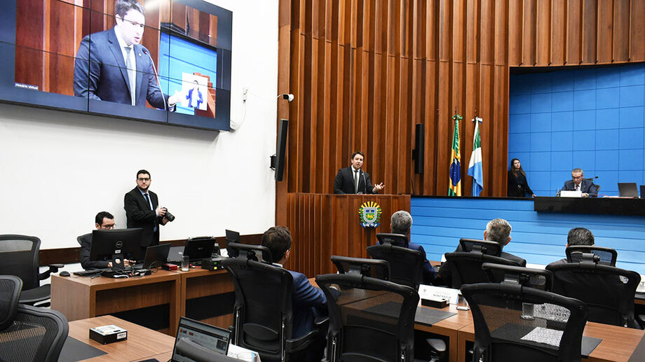 Nesta manhã, as ocupações no campo por movimentos sociais foi um dos temas debatidos