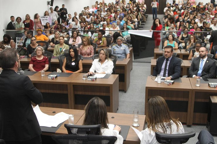 Audiência pública contra a misoginia lotou o plenário da Assembleia Legislativa de Mato Grosso do Sul nesta quinta-feira