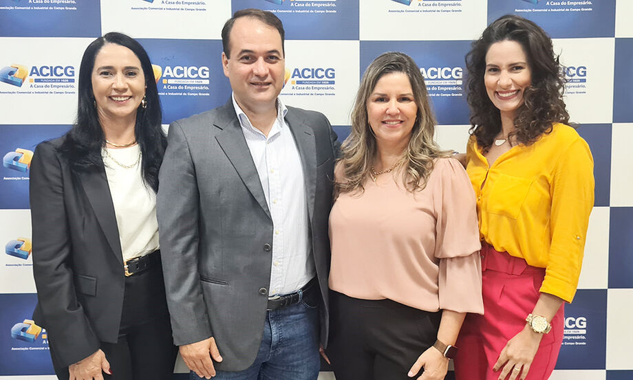 Realizada na ACICG, a cerimônia de posse foi dirigida pelo presidente da entidade, Renato Paniago, e contou com a presença de lideranças empresariais, entre elas a presidente do Conselho Nacional da Mulher Empresária (CNME)