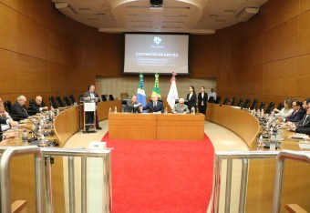 Solenidade de assinatura de contratos de compromissos assumido pelo presidente do TJMS.