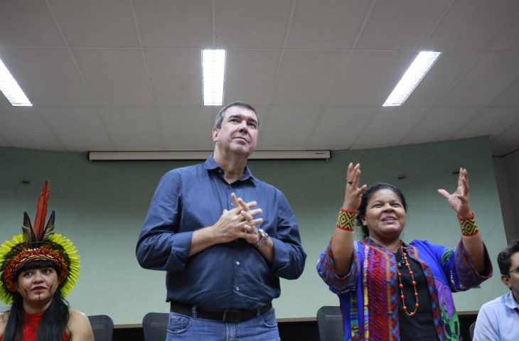Ministra dos Povos Indígenas, Sônia Guajajara e o governador Eduardo Riedel