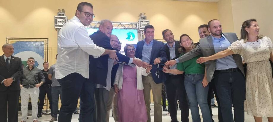 Na presença do governador Eduardo Riedel, lideranças políticas e acadêmicas, o deputado federal Geraldo Resende lançou a ideia de implantação do curso de medicina no campus da instituição em Dourados