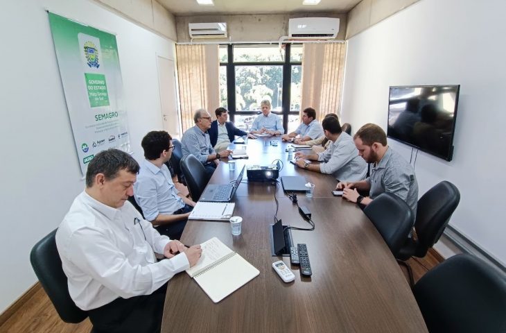 O secretário da Semadesc, Jaime Verruck se reuniu com diretoria de negócios da empresa chilena Arauco e o prefeito de Inocência, Toninho da Cofap, para falar sobre o processo de instalação da indústria de celulose no município