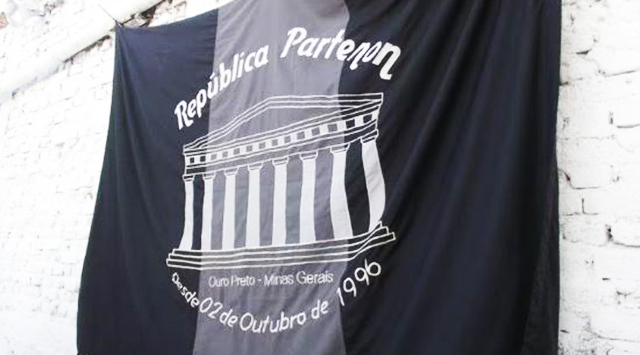 Brasão da República Partenon, formada por ex e atuais alunos da Universidade Federal de Ouro Preto