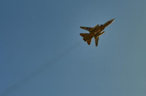 Um MiG-29 da Força Aérea Ucraniana sobrevoa a linha de frente perto de Bakhmut, região de Donetsk