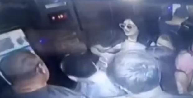 Elevador com 11 pessoas despenca em prédio de Maceió