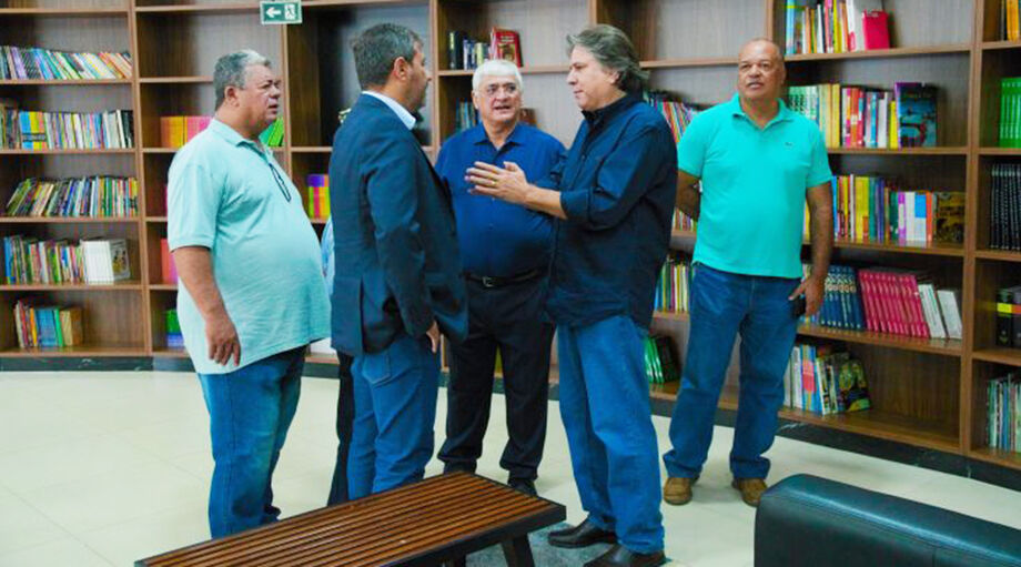 O secretário de Estado de Governo e Gestão Estratégica, Pedro Caravina, e o reitor da UEMS, Laércio Alves de Carvalho, se reuniram em Bataguassu