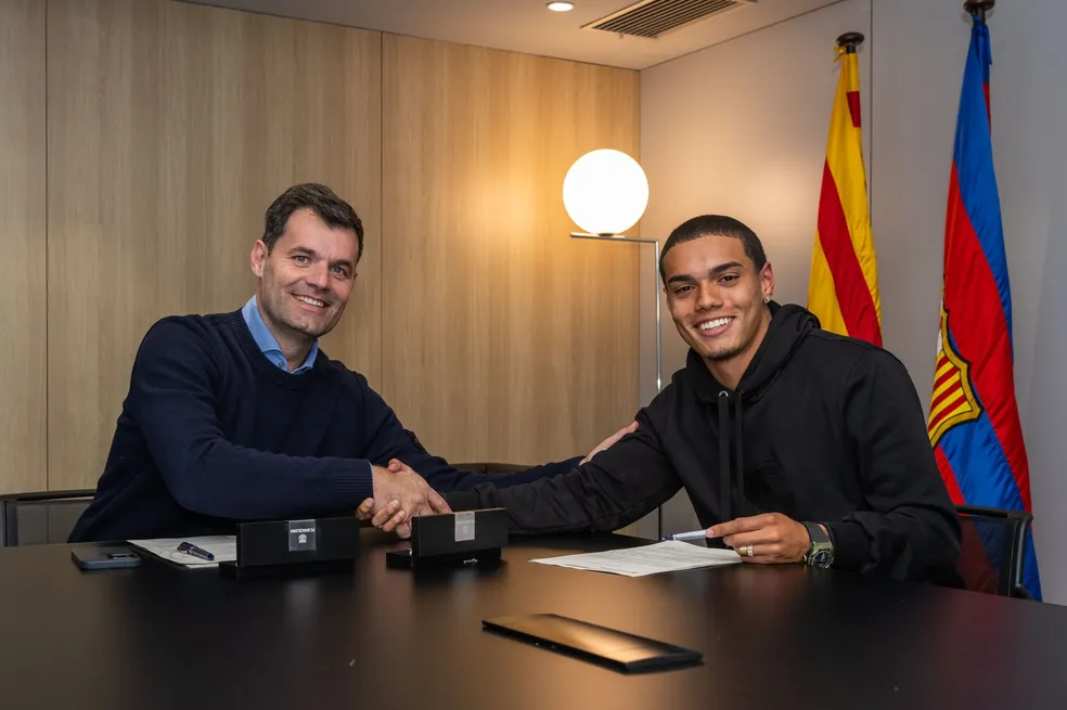 João Mendes agora faz parte das categorias de base do Barcelona
