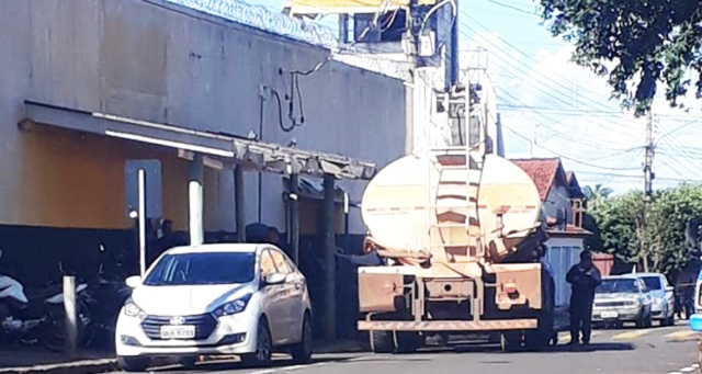 Militares estão em frente ao presídio de Cassilândia