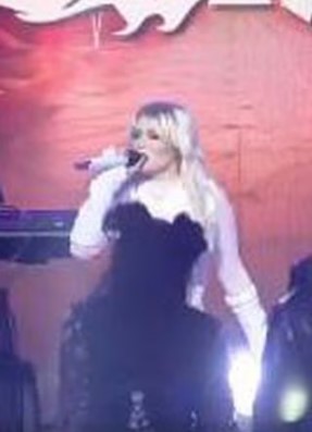 Festa no BBB23 com show de Luísa Sonza.