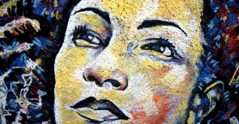 Pintura de Marielle Franco é exposta no bairro do Estácio, região central do Rio, local do assassinato.
