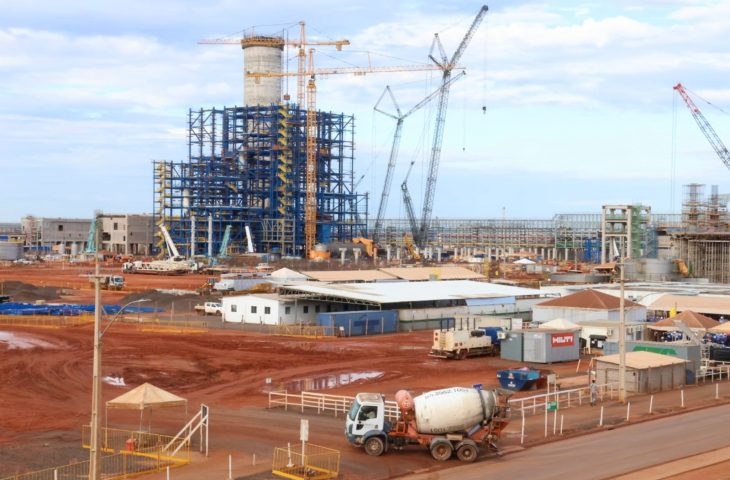 Vagas de emprego em agropecuária e construção civil.