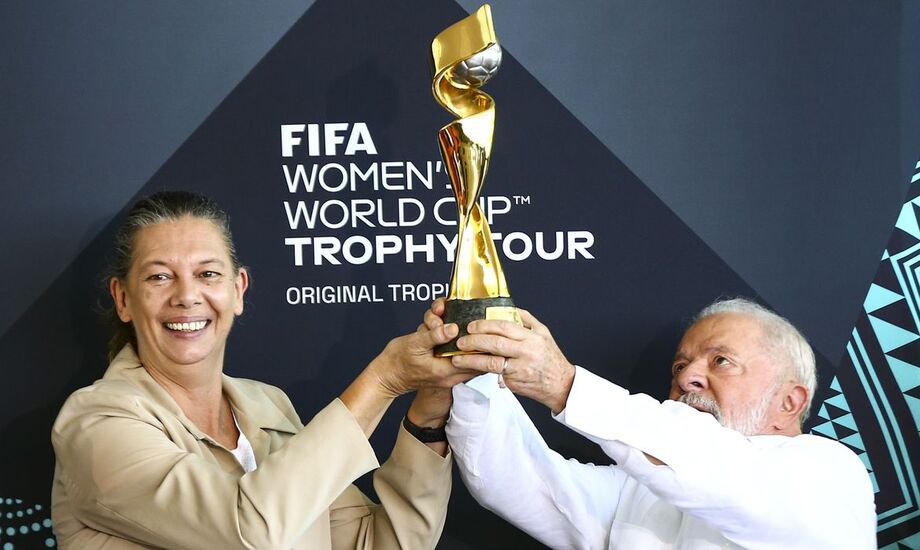 Lula declara apoio para sediar Copa de Futebol Feminino em 2027