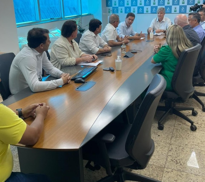 Renato Marcílio durante agenda com o prefeito e vereadores de Maracaju
