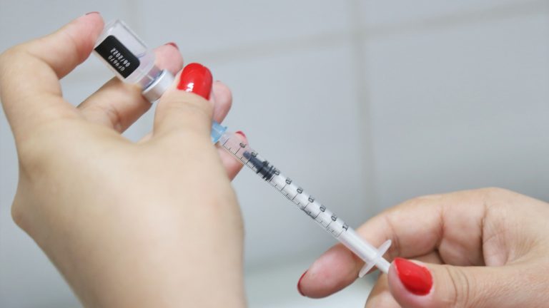 Campo Grande amplia públicos para vacinação com a dose bivalente