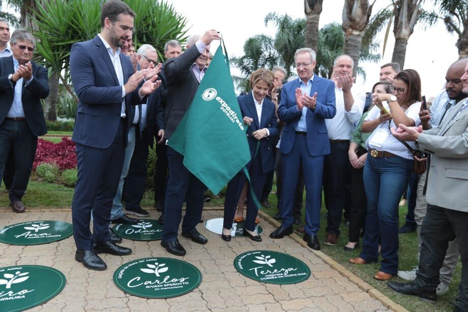 A senadora Tereza Cristina (PP/MS) teve seu nome incluído na Calçada da Fama do Agro, durante a 23a edição da Expodireto Cotrijal