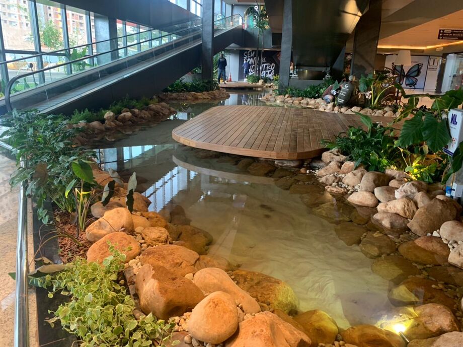 Lago de Carpas conta com decoração especial e diversas espécies ornamentais