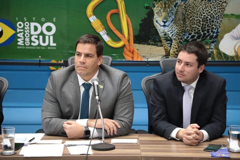 O ex-deputado, Capitão Contar (PRTB) ao lado do deputado estadual João Henrique Catan (PL)